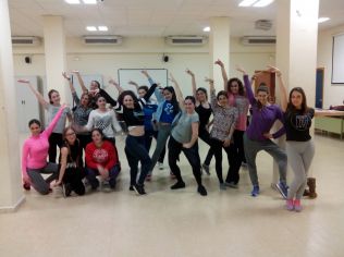 Integrantes del Grupo de Danza LED-UCO en el Taller organizado por la Casa de la Juventud